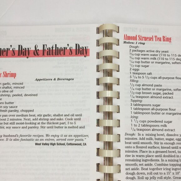 Vintage 2003 Holidays Parties Cookbook Easy Recipes From Home Economics Teachers - Picture 8 of 11